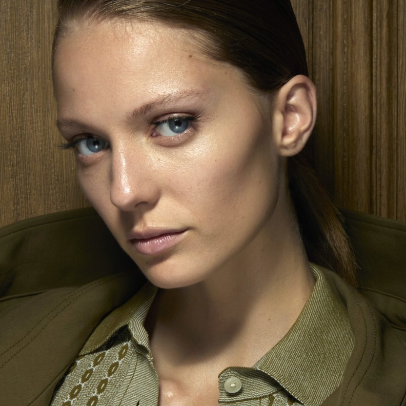 مستحضرات للعناية ببشرتك خلال السفر