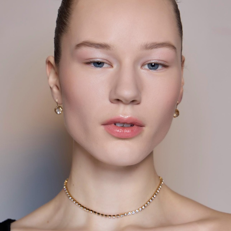 هل تريدين أن تبدو بشرتك رطبة عند الاستيقاظ؟ إليك  نصائحنا