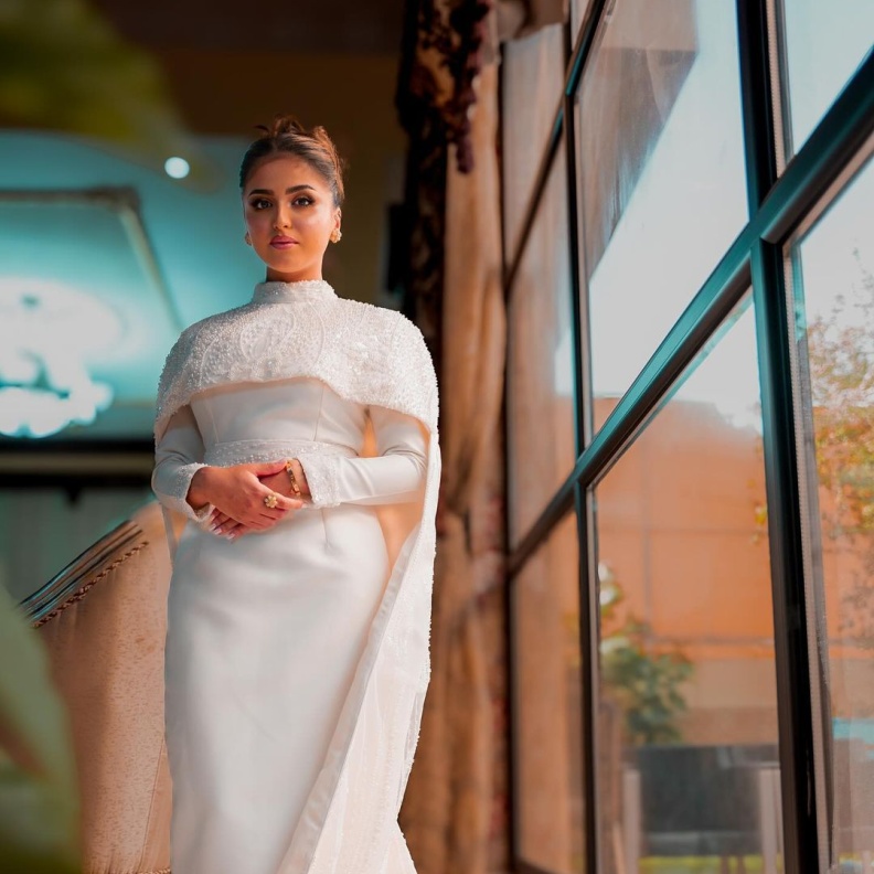 اطلالات حلا الترك بالفساتين بين الإطلالات النهارية والمسائية