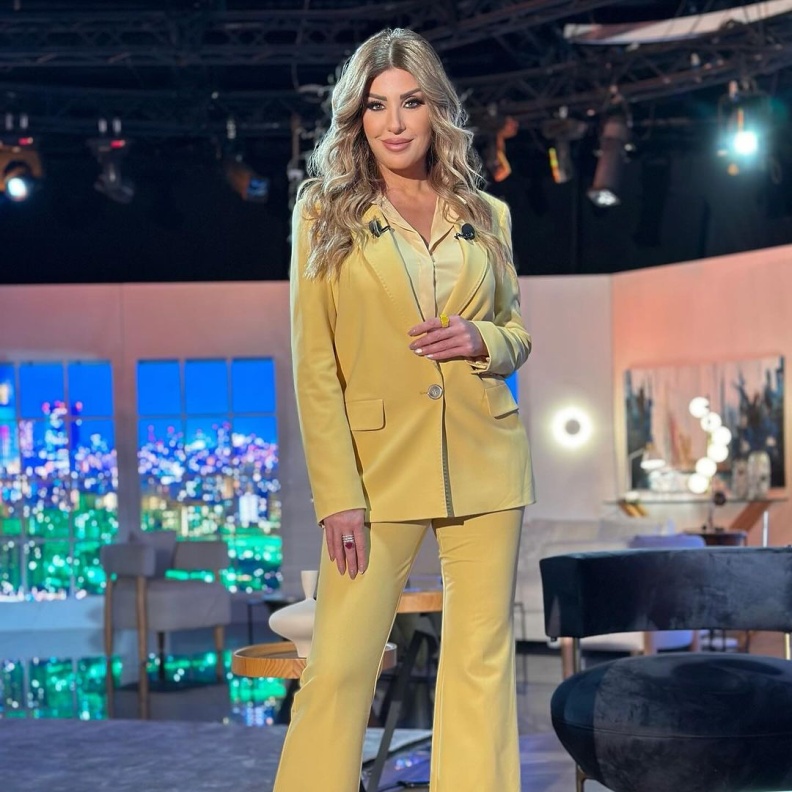 إطلالات ريتا حرب بالبدلة الرسمية بتصاميم متنوعة بين الكلاسيكية والعصرية