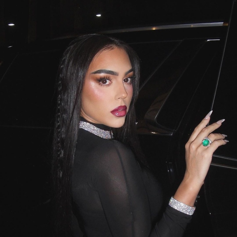 أساليب جمالية اشتهرت بها جورجينا رودريغز في إطلالاتها المتنوعة 