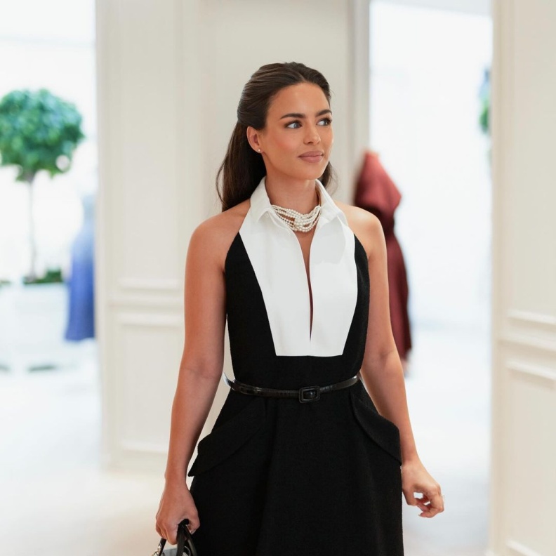 .إطلالات ندى كاماني تكشف مدى شغفها بالنمط الكلاسيكي باللونين الأبيض والأسود