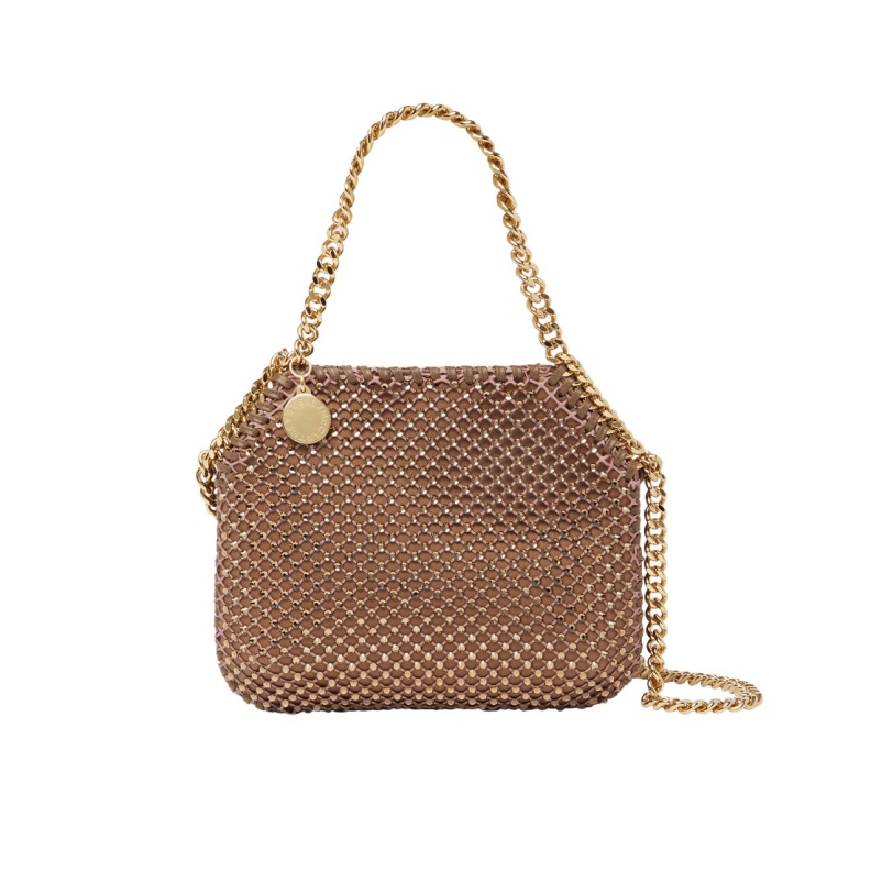 STELLA McCARTNEY تحتفل بمرور 15 عام على إطلاق حقيبتها الشهيرة FALABELLA 