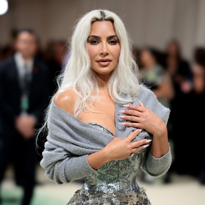 اظافر النجمات في في حفل 2024 Met Gala.. الألوان النيود تتصدر