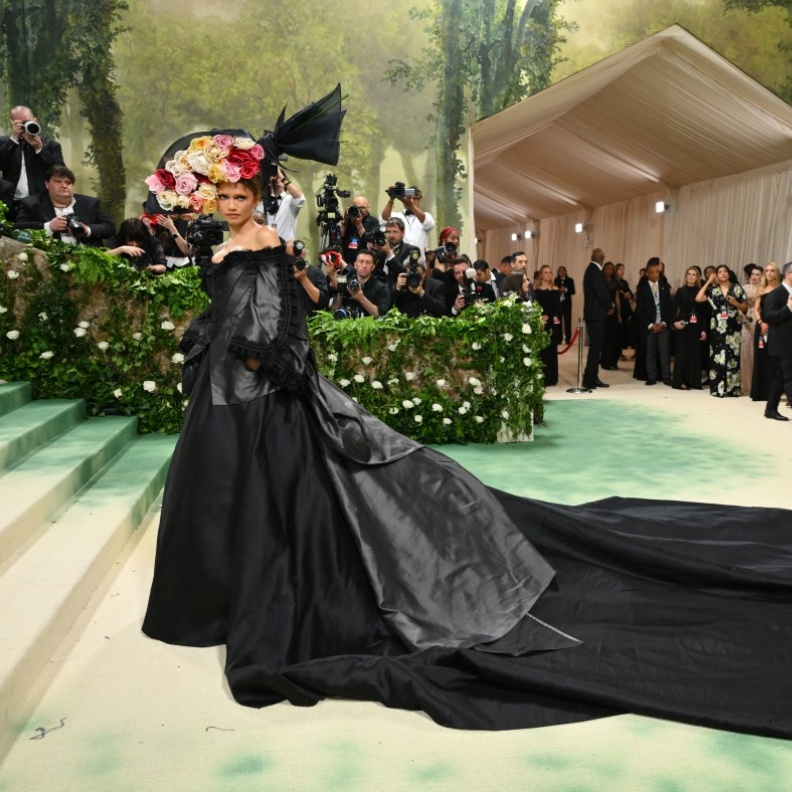 في أشهر ليلة في عالم الموضة... دور الأزياء والنجوم يطلقون العنان لمخيّلتهم في Met Gala 2024