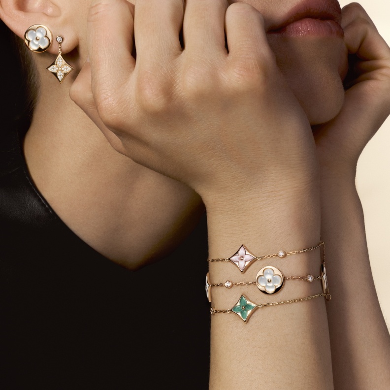 مجوهرات ذهب ناعمة