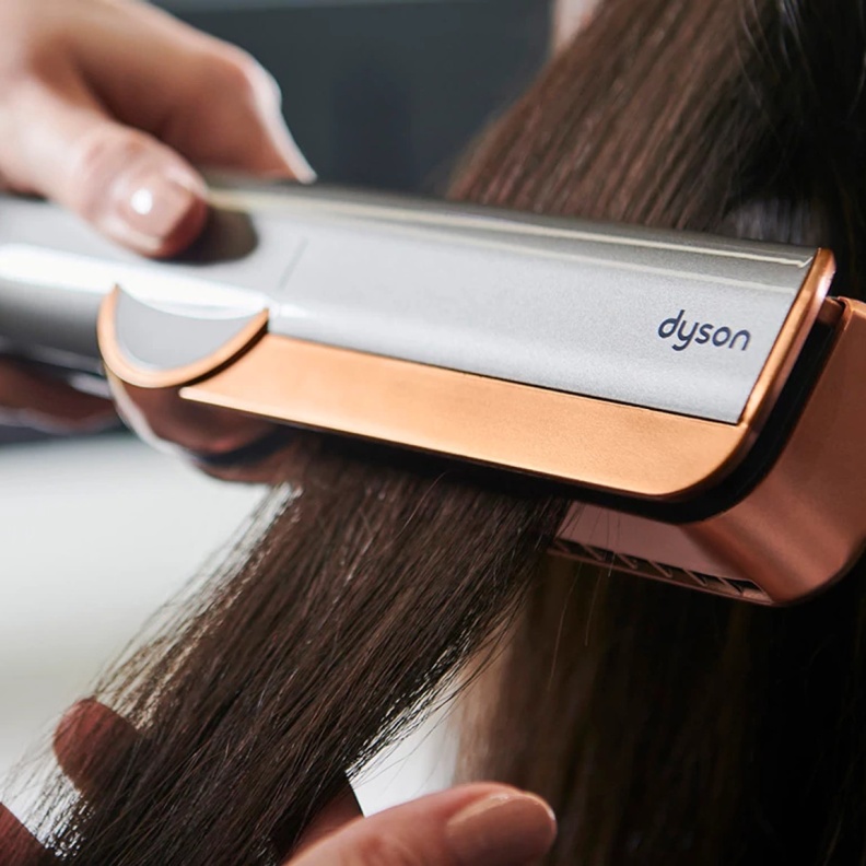 جهاز تمليس الشّعر Dyson AirstraitTM يصل إلى السعودية