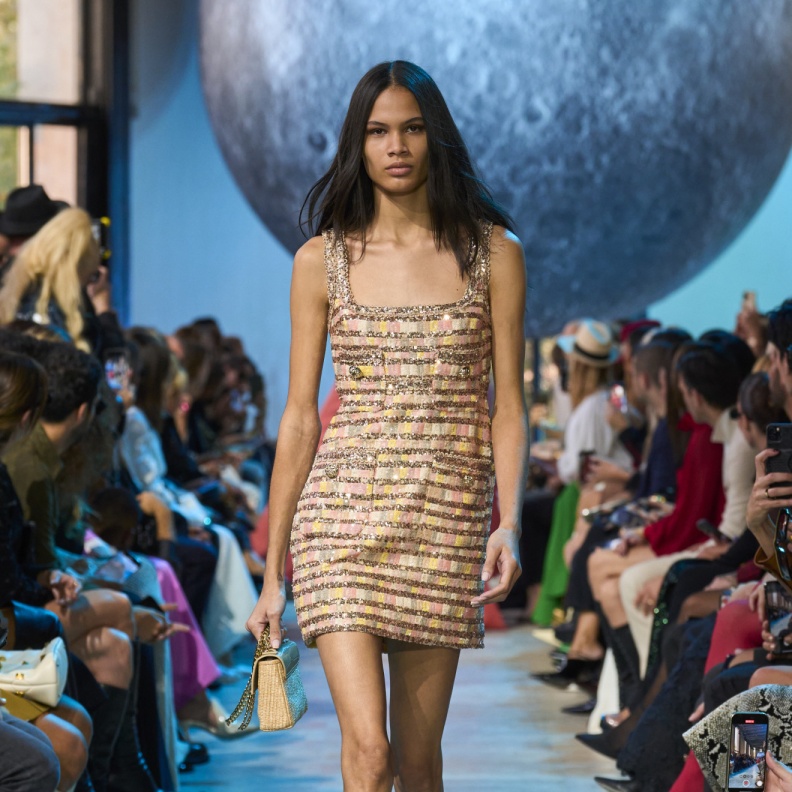 موديلات فساتين قصيرة لمناسبات صيف 2024