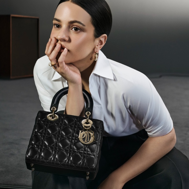 "روزاليا" سفيرة عالمية جديدة لدار "ديور"