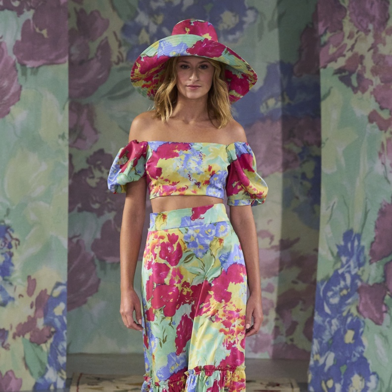 كوني جريئة وارتدي أجمل صيحات الموضة البارزة على الشاطىء