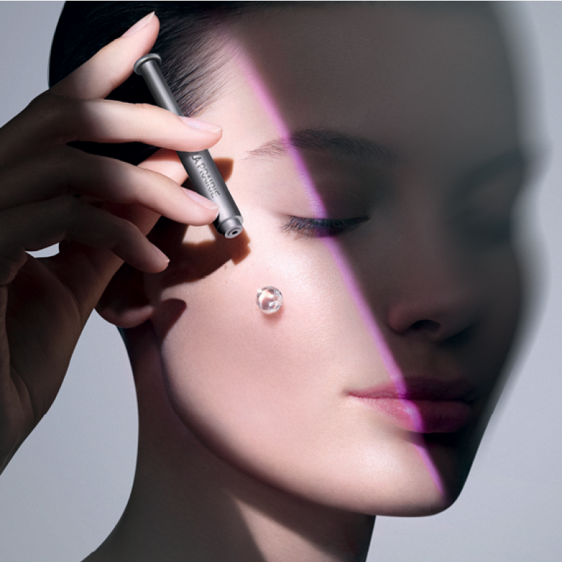 قناع Platinum Rare Haute-Rejuvenation من LA PRAIRIE ابتكار ثوري دون إبر  لتجديد شباب البشرة