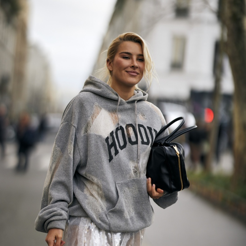 في موسم الإجازات رحلات السفر كثيرة ومتنوعة.. أبرز 5 تنسيقات مريحة يمكنك إعتمادها في المطار 