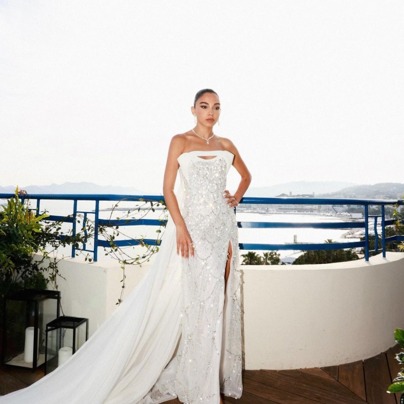 إطلالة ساحرة بالأبيض لسلمى أبو ضيف في مهرجان كان السينمائي 