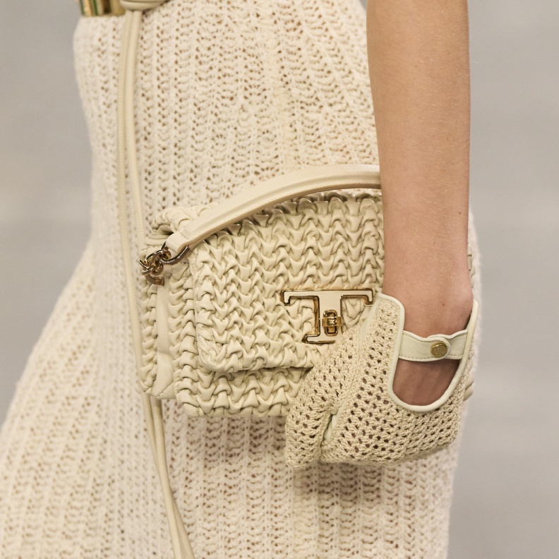 حقائب الكروشيه المتجددة أكسسوارات أساسية في الصيف