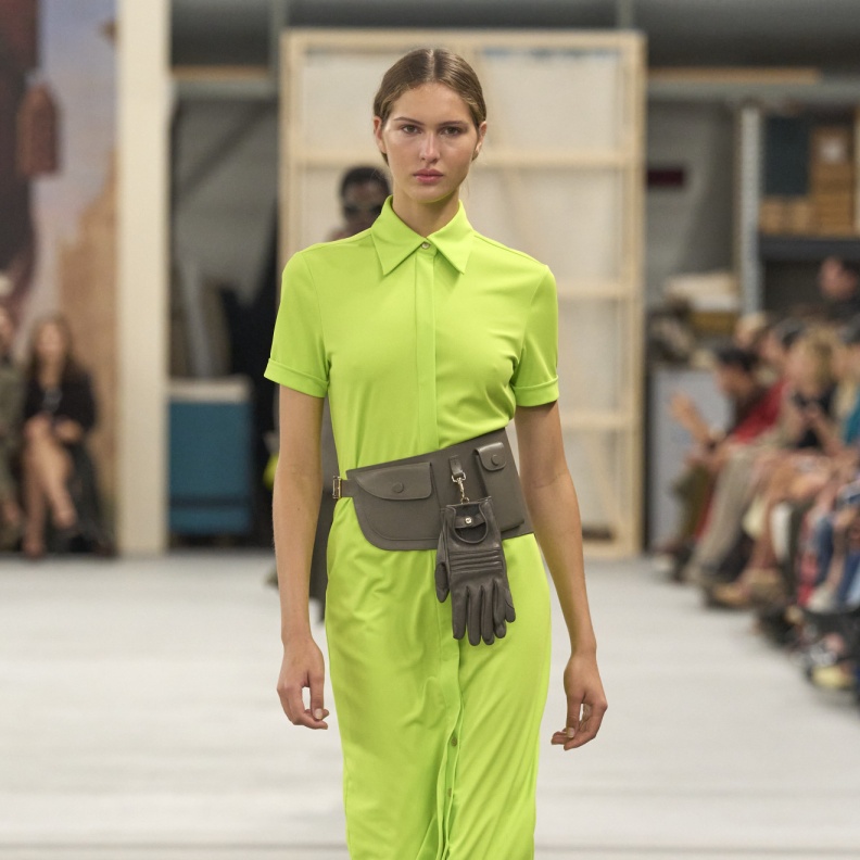 لا تتخلي عن إطلالة الفستان الأخضر في صيف 2024!