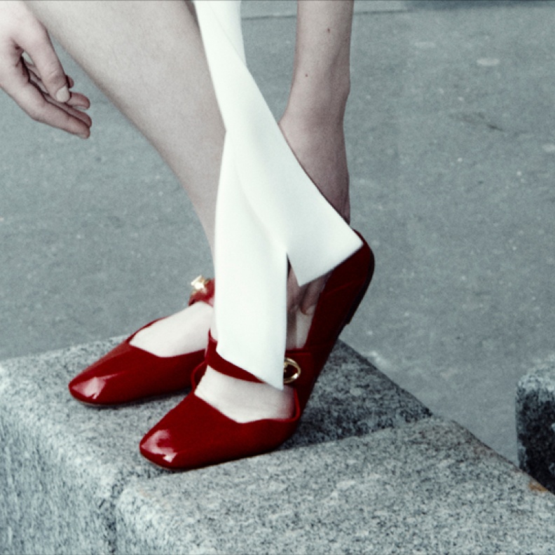 تصميم جديد لافت من Valentino