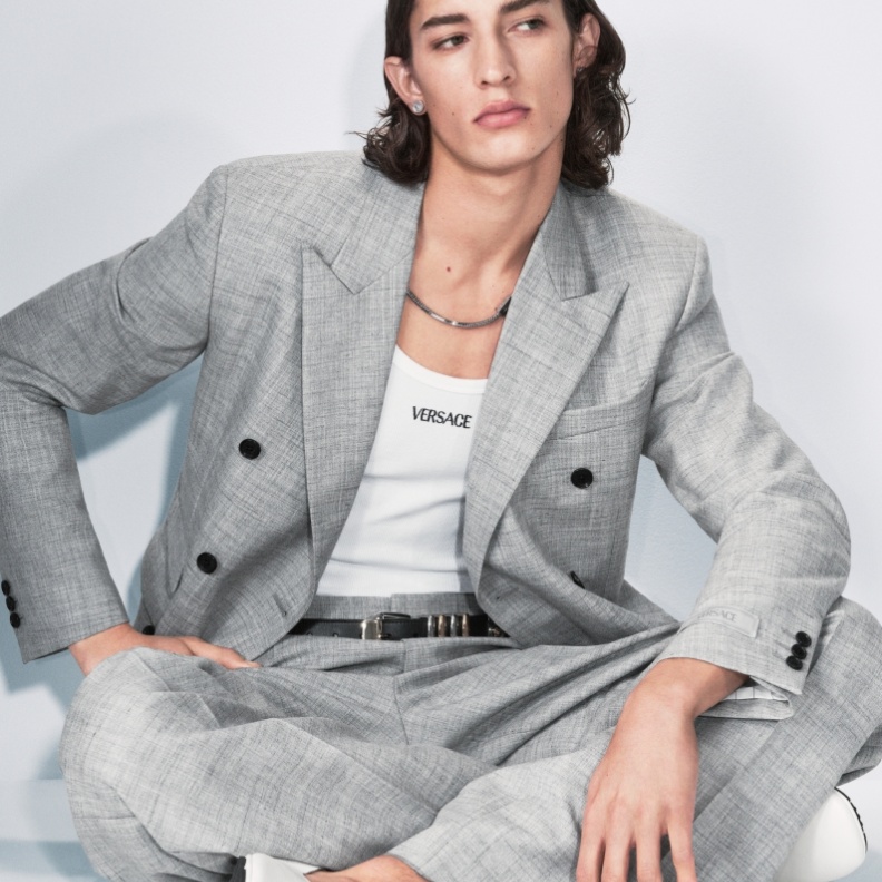 مجموعة Versace الجديدة لصيف ٢٠٢٤