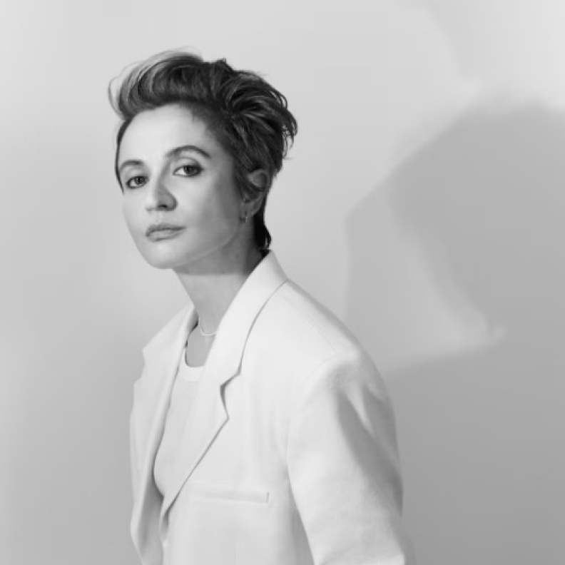 فيرونيكا ليوني مديرة إبداعية لمجموعة كالفن كلاين