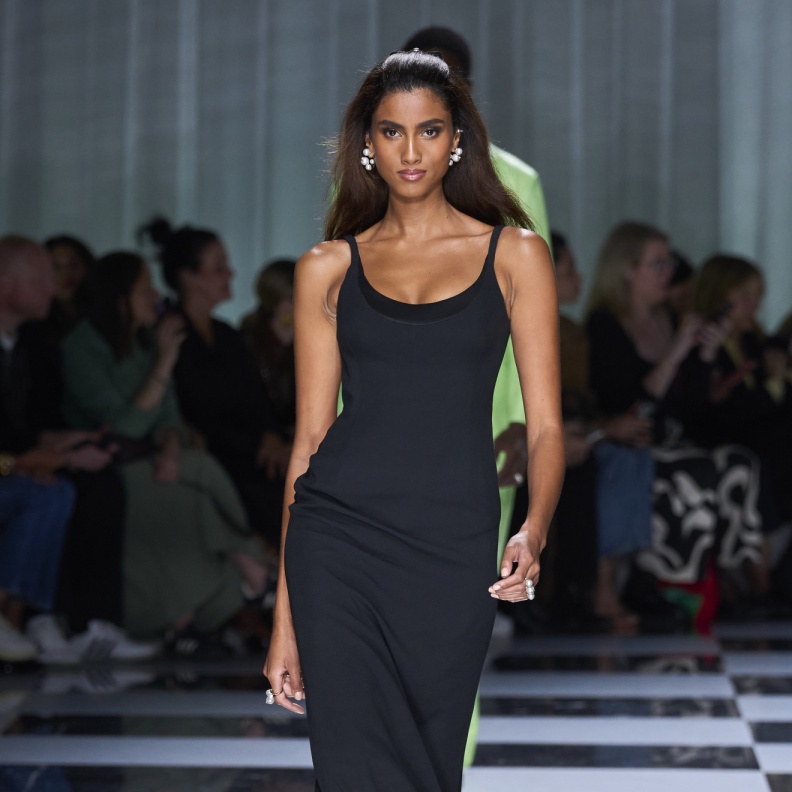 إن مللتِ أسود الشتاء الكئيب تعرّفي على أسود الصيف العصري والجذاب!