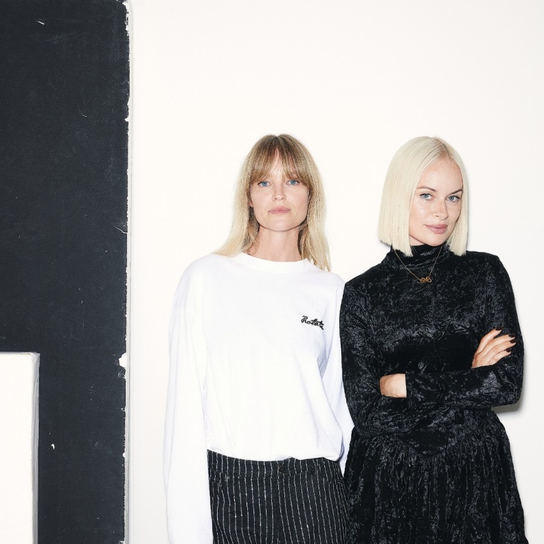 المصممتان والمؤثرتان في عالم الموضة "جانيت مادسن" Jeanette Madsen و"ثورا فالديمارسدوتير" Thora Valdimars 