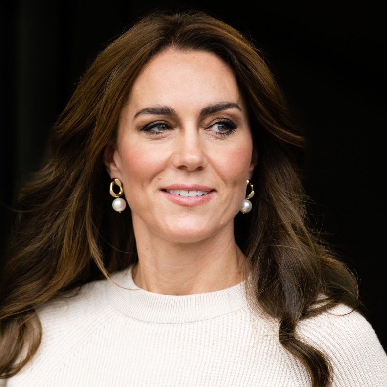 خلف الأسوار العاجية.. لماذا نجحت كيت ميدلتون وفشلت ديانا وميغان ماركل؟