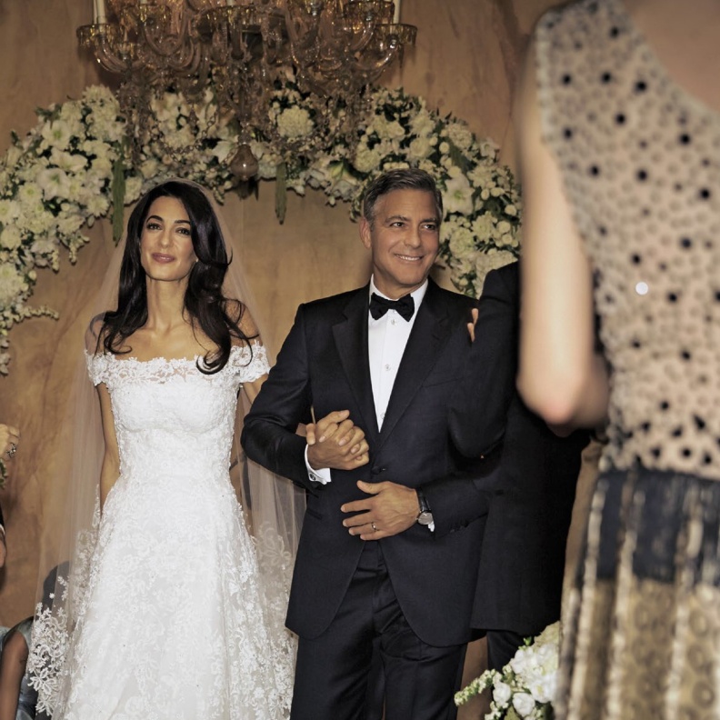 بمناسبة عيد ميلاده.. تفاصيل في علاقة جورج كلوني بزوجته أمل علم الدين عززت من الرومانسية بينهما