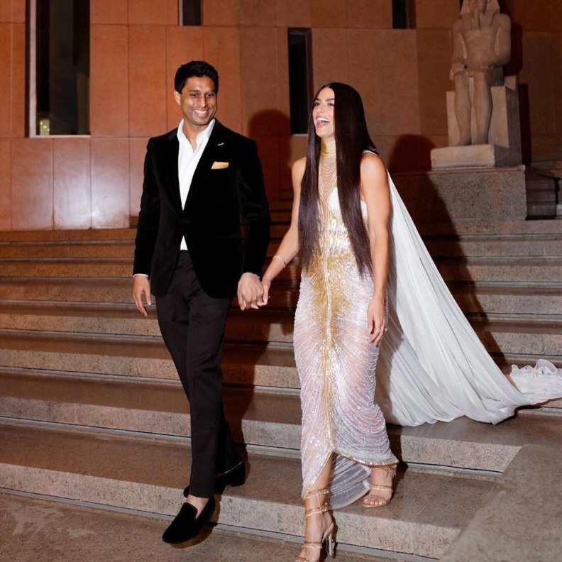 حصرياً لـ "هي" المصمم إلياس ريغا: العروس إريكا هاموند ليست عادية وفستانها قطعة فنية مستوحاة من الحضارة الفرعونية!