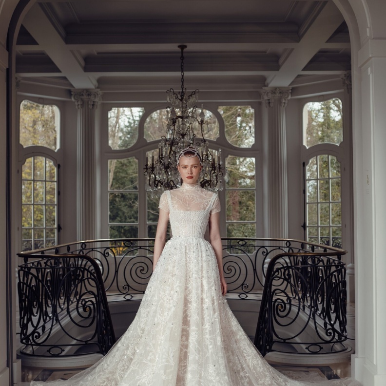 إطلالات زفاف 2025 تعزّز المظهر الشبابي الاستثنائي للعروسين بموضة مستدامة  