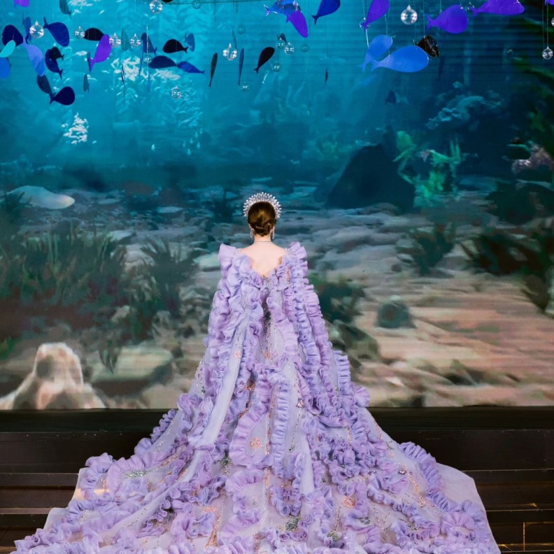 ثيمات خطوبة إستثنائية بأجواء غير اعتيادية وبديكورات خالية