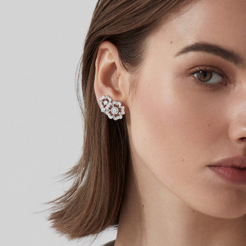 أقراط أذن مرصّعة بالألماس من غرارد Garrard