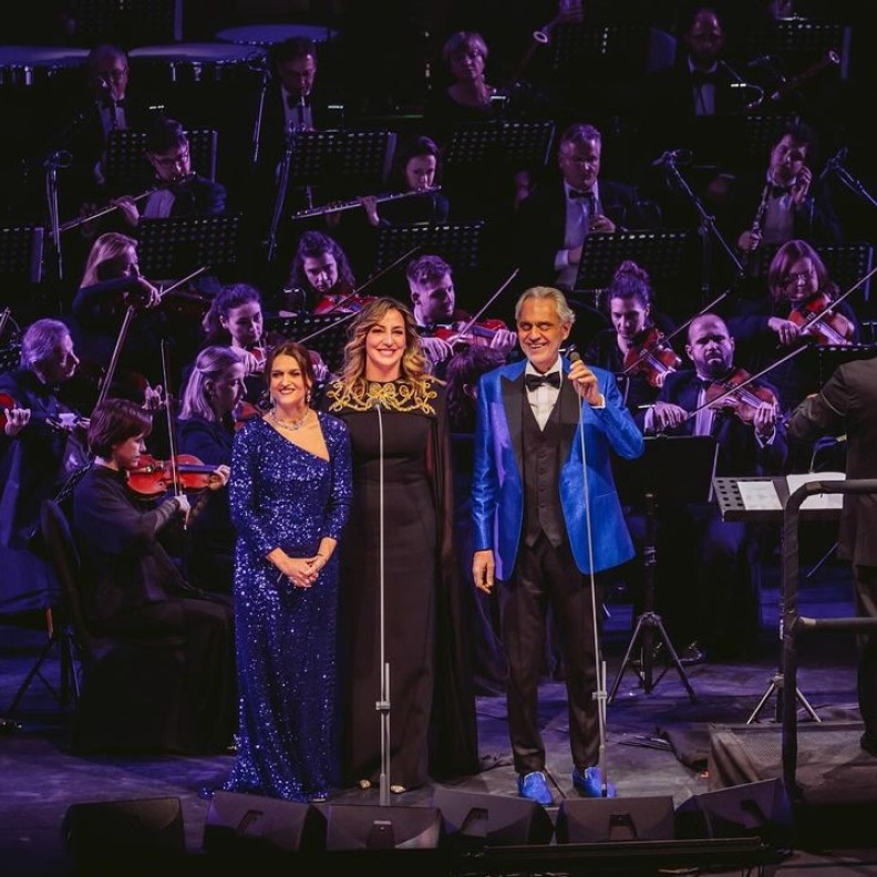 أندريا بوتشيلي مع سوسن البهيتي والسوبرانو الإيطالية سيرينا جمبروني