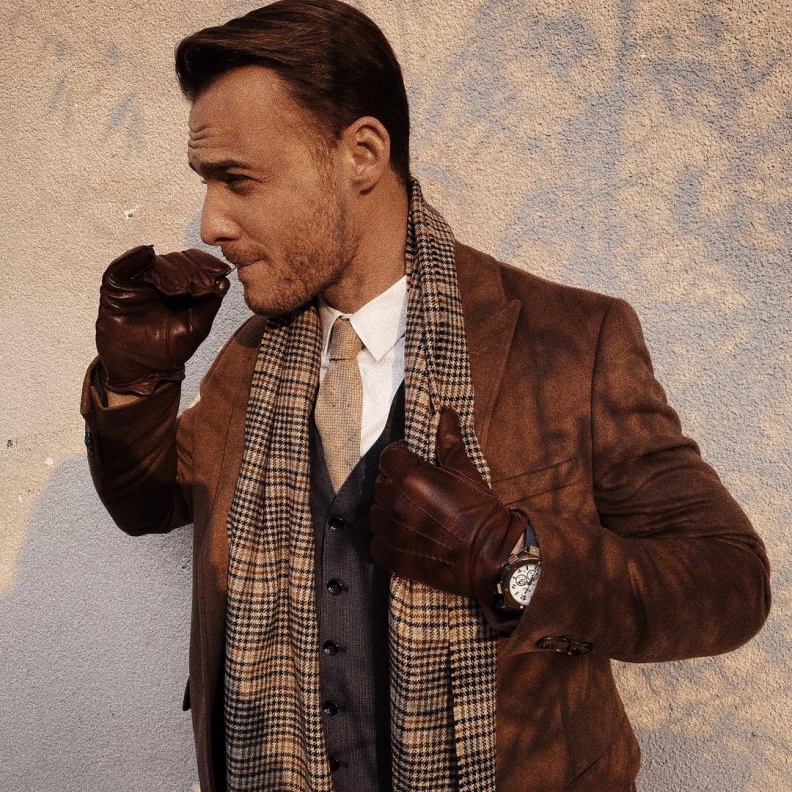 النجم التركي كرم بورسين 