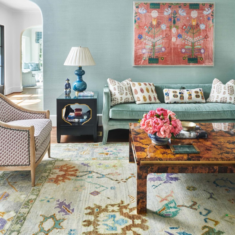 ترك الأثاث في مكان واحد لفترة طويلة يؤدي إلى تآكل غير متساوي للسجاد