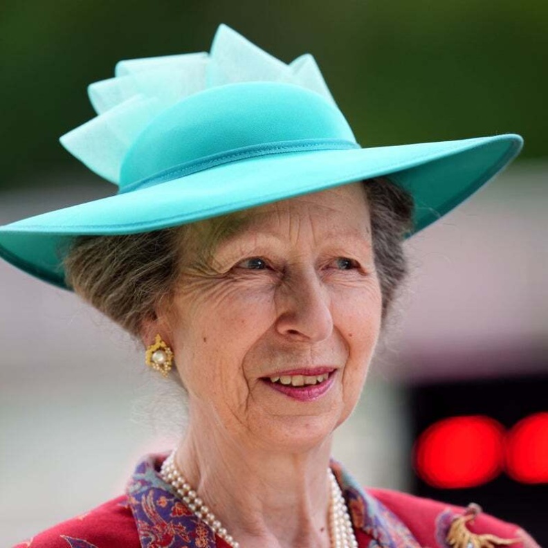 الأميرة آن تتعافي ببطء