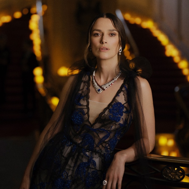 سفيرة الدار كيرا نايتلي تتألق بمجوهرات CHANEL الفاخرة 