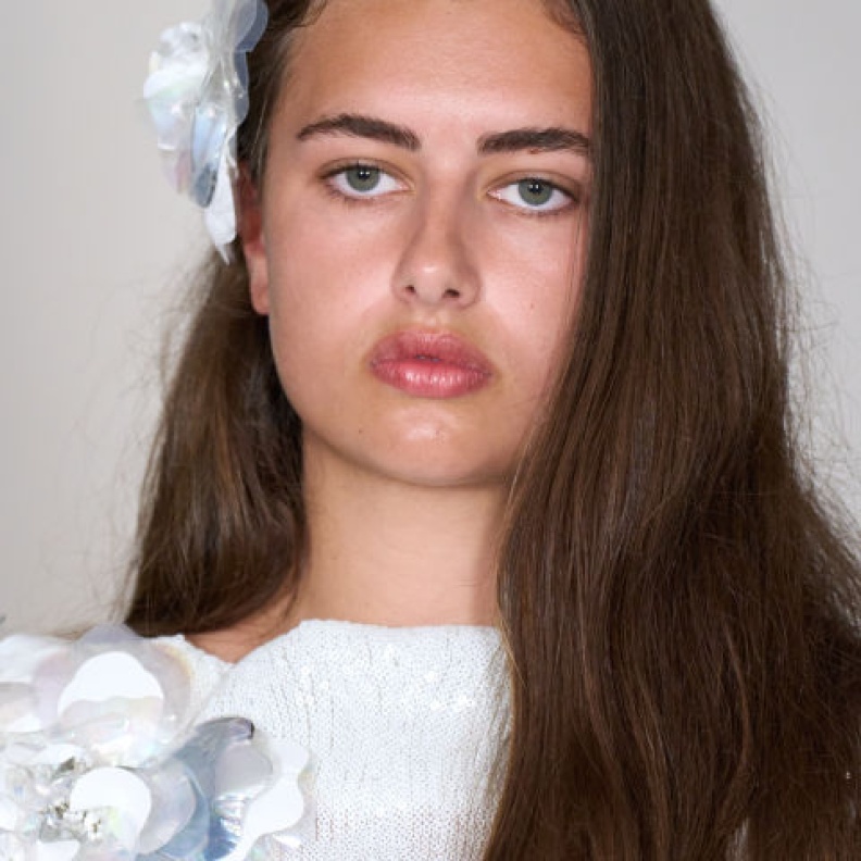 بصيلات شعرك صحية ولامعة وطويلة ومفعمة  بالحيوية والجمال بعد تطبيقك الماسكات الطبيعية المقدمة