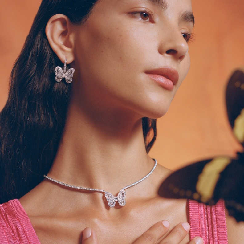 عقد Jewelers Portraits of Nature Butterfly من دي بيرز De Beers