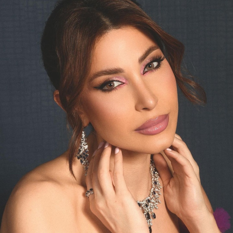 الفنانة يارا - صورة من انستغرام alberto_makeup