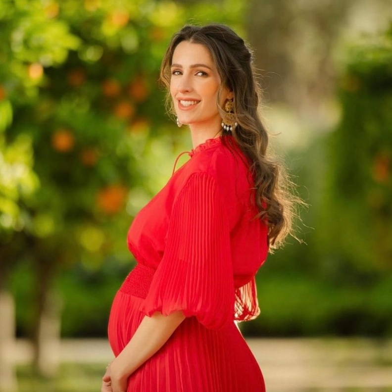 مكياج وتسريحة شعر الأميرة رجوة تزامنا مع عيد زواجها الأول ومرحلة حملها