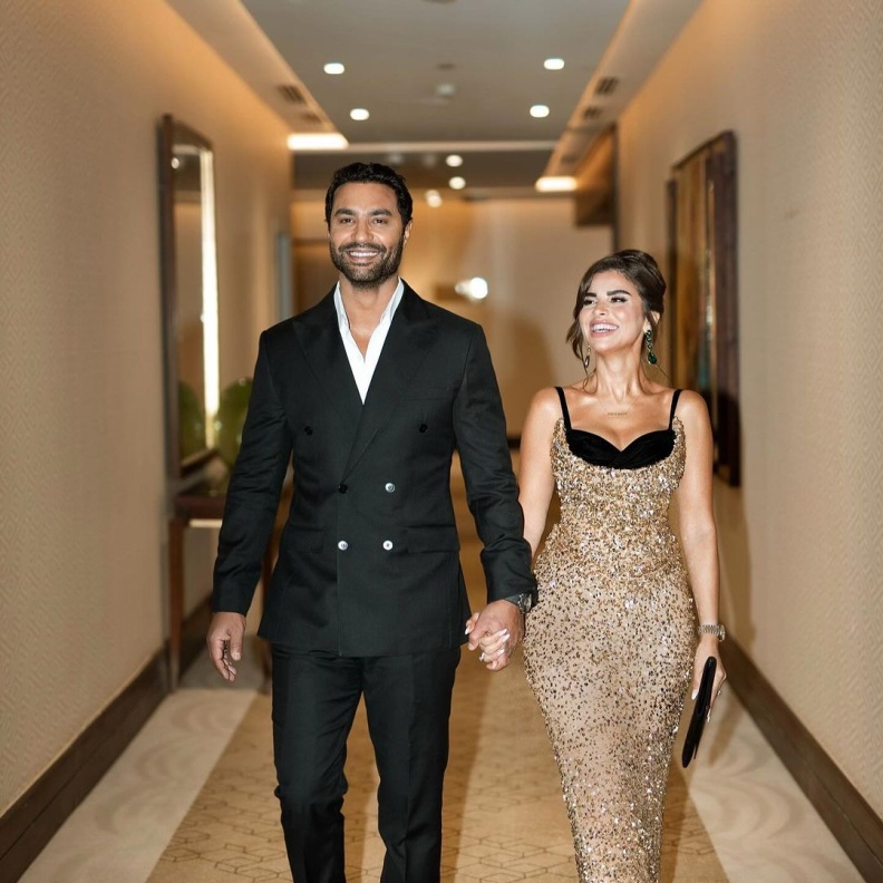 إطلالة دانيا البناوي مع زوجها كريم فهمي