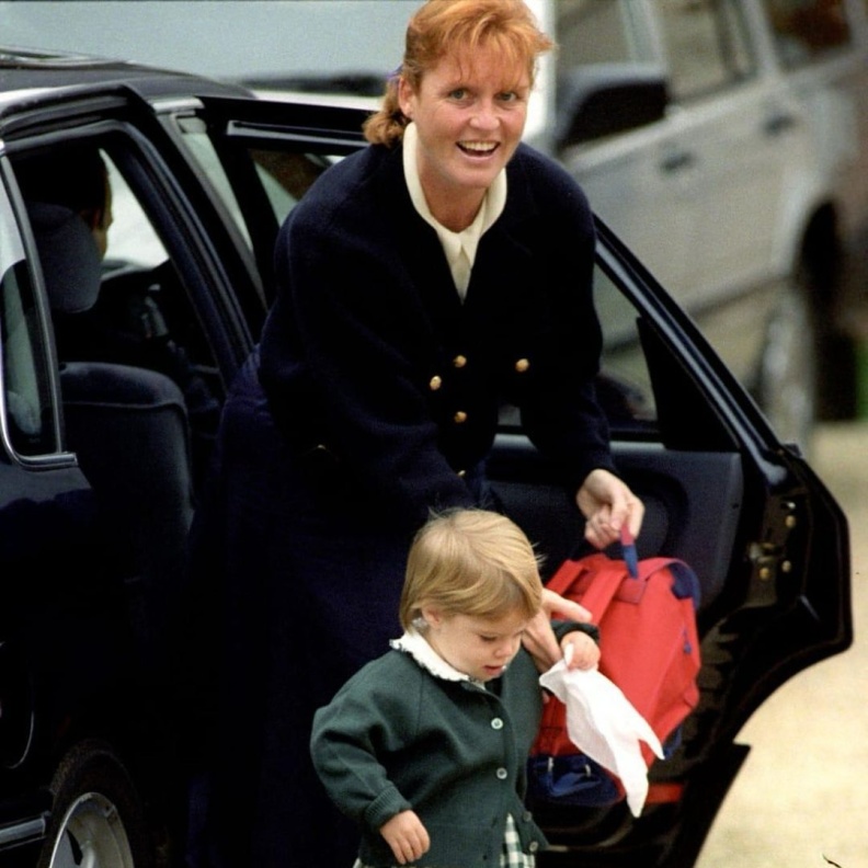 الأميرة يوجيني تكرم والدتها بصورة من الطفولة