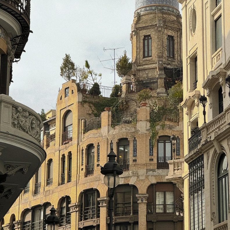 إضاءات على مشهد الفنون الغني في مدريد: أفضل 5 تجارب تليق بعشاق الإبداع 