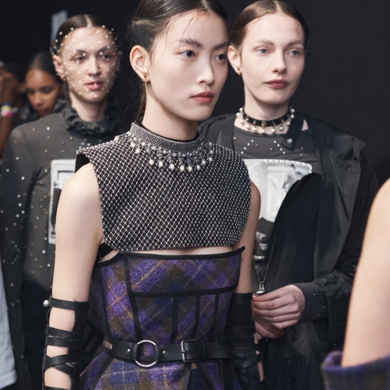 صور حصرية لـ"هي" من خلف كواليس عرض أزياء ديور  Cruise 2025في اسكتلندا