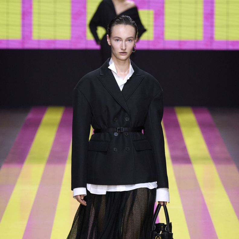 موضة التنانير الشفافة ثورة في عالم الموضة