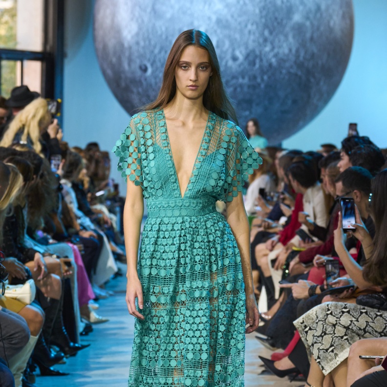 موضة التخريمات العصرية أبعد ما يكون عن الستايلات الكلاسيكية