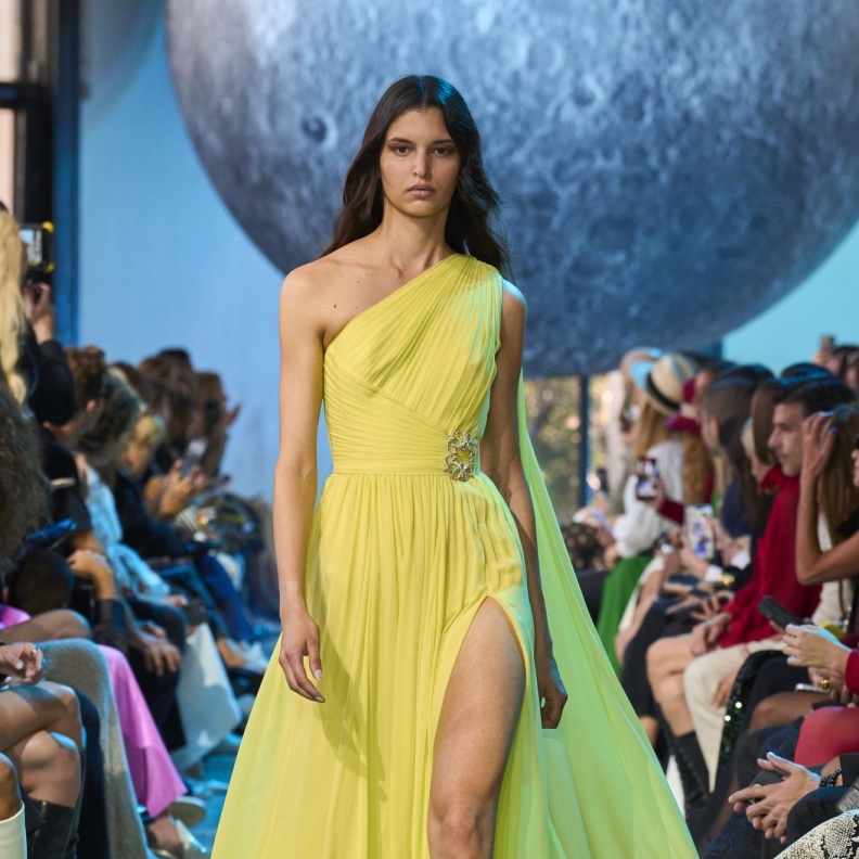 صيحة الفساتين الصفراء 