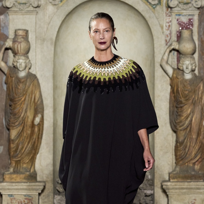 في عيد الأضحى 2024 انتقي موضة الفساتين السوداء