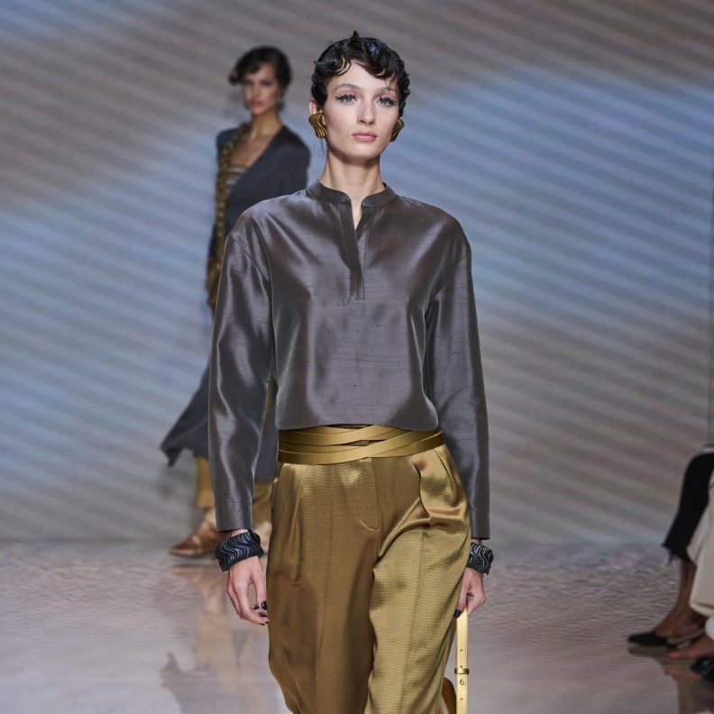 موضة البناطيل الملونة تتصدّر إطلالات عيد الأضحى 2024