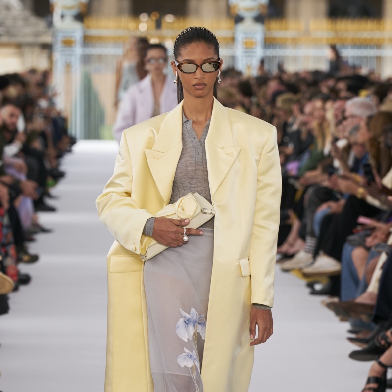 ملابس نسائية مريحة وعملية من Givenchy 