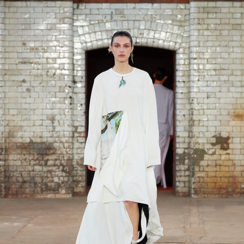 علامة القاسمي تستعدّ للعودة إلى أسبوع الموضة في لندن ومع تعاون جديد